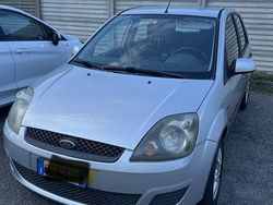 Grigio Usata 2007 Ford Fiesta Due volumi | 2000 € (Buon prezzo)