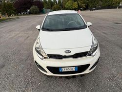 Usata 2015 Kia Rio Tre volumi | 5900 €