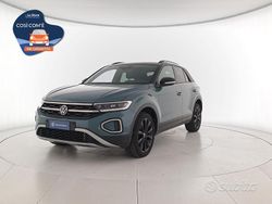Petroleum blue metallizzato ne Usata 2023 VW T-Roc Style SUV | 25.000 € (Buon prezzo)