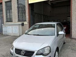 Argento Usata 2007 VW Polo Comfortline Tre volumi | 1990 € (Buon prezzo)