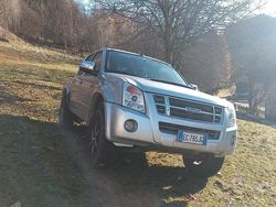 Grigio Usata 2010 Isuzu D-Max Tre volumi | 10.000 €