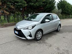 Argento Usata 2019 Toyota Yaris Cool Tre volumi | 8500 € (Buon prezzo)