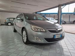 Grigio Usata 2011 Opel Astra Tre volumi | 3500 € (Buon prezzo)