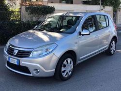 Grigio Usata 2002 Dacia Sandero Lauréate Due volumi | 1300 €