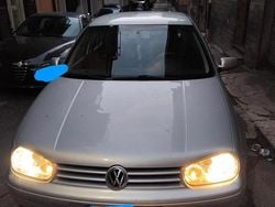 Grigio Usata 2001 VW Golf IV Tre volumi | 1500 € (Buon prezzo)