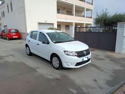 Bianco Usata 2013 Dacia Sandero Lauréate Tre volumi | 4999 € (Cara)