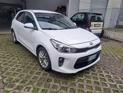 Bianco Usata 2017 Kia Rio Tre volumi | 8250 € (Buon prezzo)