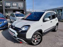 Bianco gelato Usata 2022 Fiat Panda Cross Cross Due volumi | 14.300 € (Cara)