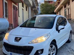 Bianco Usata 2011 Peugeot 207 Due volumi | 2900 € (Ottimo prezzo)