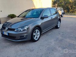 Grigio Usata 2014 VW Golf VII Highline Tre volumi | 9500 € (Buon prezzo)