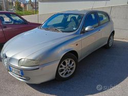 Grigio Usata 2004 Alfa Romeo 147 Due volumi | 3500 € (Molto cara)