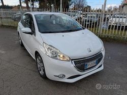 Bianco Usata 2013 Peugeot 208 Allure Due volumi | 7990 € (Molto cara)