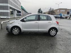 Grigio Usata 2010 Toyota Yaris Tre volumi | 4500 € (Buon prezzo)