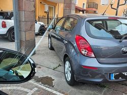 Grigio Usata 2012 Hyundai i20 Comfort Tre volumi | 4000 € (Buon prezzo)