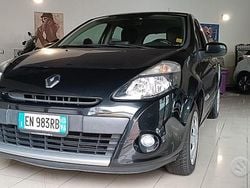Nero Usata 2012 Renault Clio IV Dynamique Tre volumi | 4800 € (Ottimo prezzo)