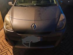 Grigio Usata 2011 Renault Clio II Dynamique Tre volumi | 4000 € (Buon prezzo)