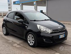 Nero Usata 2012 Kia Rio Tre volumi | 2600 € (Buon prezzo)
