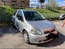 Grigio Usata 2003 Toyota Yaris Due volumi | 1250 € (Buon prezzo)