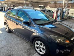 Grigio Usata 2010 Ford Focus Tre volumi | 4500 € (Molto cara)