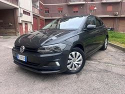 Grigio Usata 2017 VW Polo Comfortline Tre volumi | 8999 € (Buon prezzo)