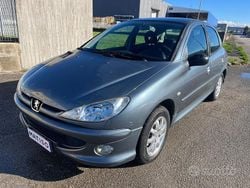 Grigio Usata 2007 Peugeot 206 Tre volumi | 1990 € (Buon prezzo)