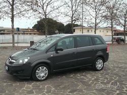Grigio Usata 2013 Opel Zafira Monovolume | 4500 € (Ottimo prezzo)
