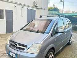 Grigio Usata 2004 Opel Meriva Monovolume | 2400 €