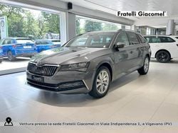Grigio graphite metallizzato Usata 2024 Skoda Superb Executive Station wagon | 27.900 € (Buon prezzo)