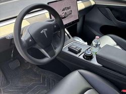 Usata 2022 Tesla Model Y RWD SUV | 30.100 € (Buon prezzo)