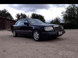 Blu Usata 1991 Mercedes E300 Coupé | 23.999 €