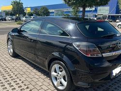Nero Usata 2009 Opel Astra GTC Due volumi | 1900 € (Buon prezzo)