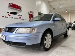 Blu Usata 2000 VW Passat Tre volumi | 2490 € (Buon prezzo)