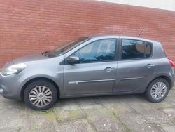 Grigio Usata 2010 Renault Clio II Tre volumi | 1500 € (Buon prezzo)