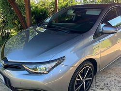 Usata 2018 Toyota Auris Hybrid Cool Tre volumi | 13.500 € (Molto cara)