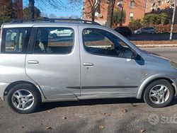 Grigio Usata 2002 Toyota Yaris Station wagon | 2500 € (Buon prezzo)
