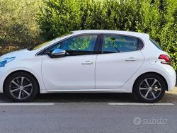 Bianco Usata 2017 Peugeot 208 Allure Due volumi | 5300 € (Ottimo prezzo)