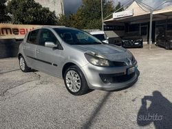 Grigio Usata 2007 Renault Clio II LE Tre volumi | 2490 € (Buon prezzo)