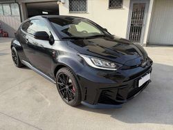 Grigio Nuova 2025 Toyota Yaris Tre volumi | 54.999 € (Super prezzo)