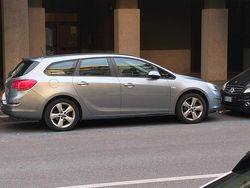 Grigio Usata 2011 Opel Astra Station wagon | 2500 € (Buon prezzo)