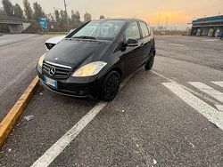 Usata 2011 Mercedes A180 Tre volumi | 2400 €