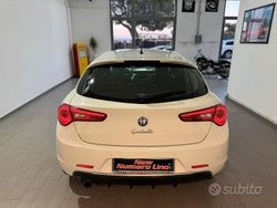 Bianco Usata 2011 Alfa Romeo Giulietta Tre volumi | 5000 € (Buon prezzo)