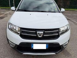 Bianco Usata 2016 Dacia Sandero Stepway Tre volumi | 6950 € (Buon prezzo)