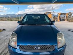 Blu Usata 2008 Ford Fiesta Ghia Due volumi | 2691 €