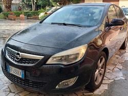 Nero Usata 2010 Opel Astra Tre volumi | 1800 € (Super prezzo)