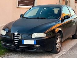 Nero Usata 2004 Alfa Romeo 147 Distinctive Due volumi | 2000 € (Buon prezzo)