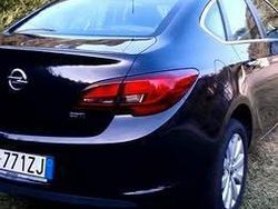 Nero Usata 2013 Opel Astra Tre volumi | 7500 € (Molto cara)