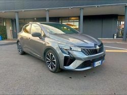 Grigio Usata 2024 Renault Clio V Techno Due volumi | 15.500 € (Buon prezzo)