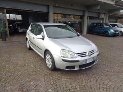 Argento Usata 2005 VW Golf IV Comfortline Tre volumi | 3000 € (Buon prezzo)