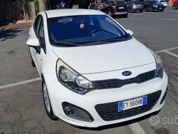 Bianco Usata 2015 Kia Rio Due volumi | 5200 € (Ottimo prezzo)