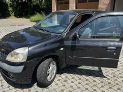 Usata 2002 Renault Clio II Privilege Tre volumi | 1000 € (Cara)
